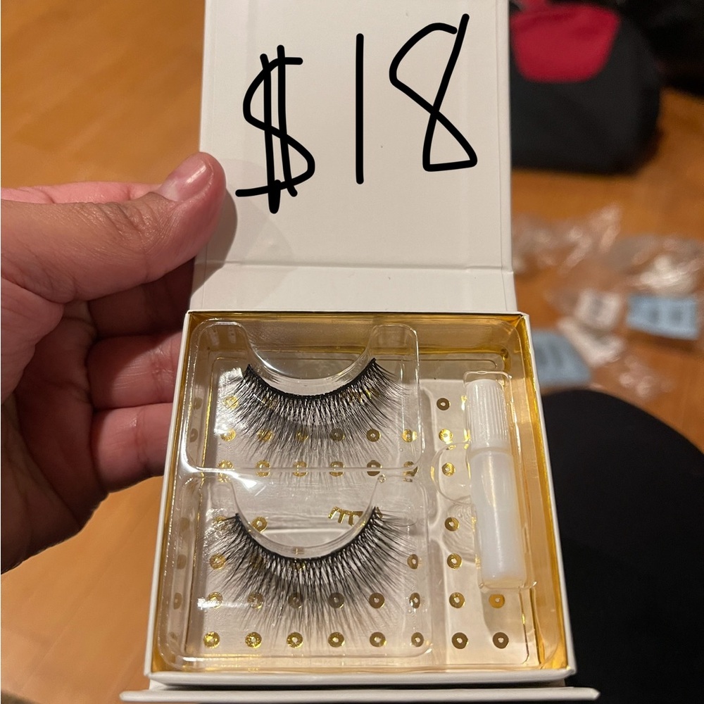 Harlow Silk Lashes with Mini Glue